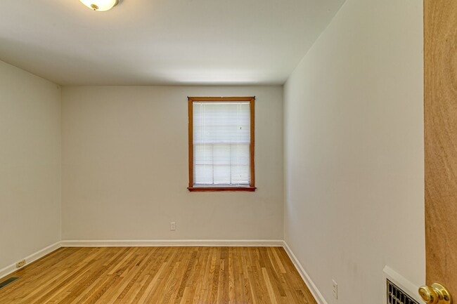 Building Photo - Cozy One Story, 3 bedroom, 2 baths, 1411 sqft