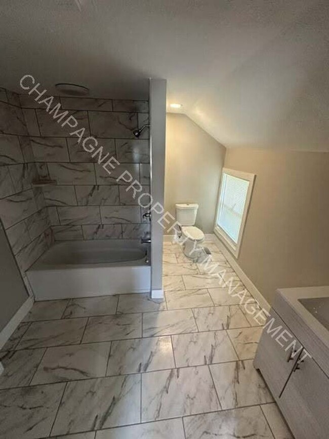 Building Photo - Fully Remodeled Home in KC
