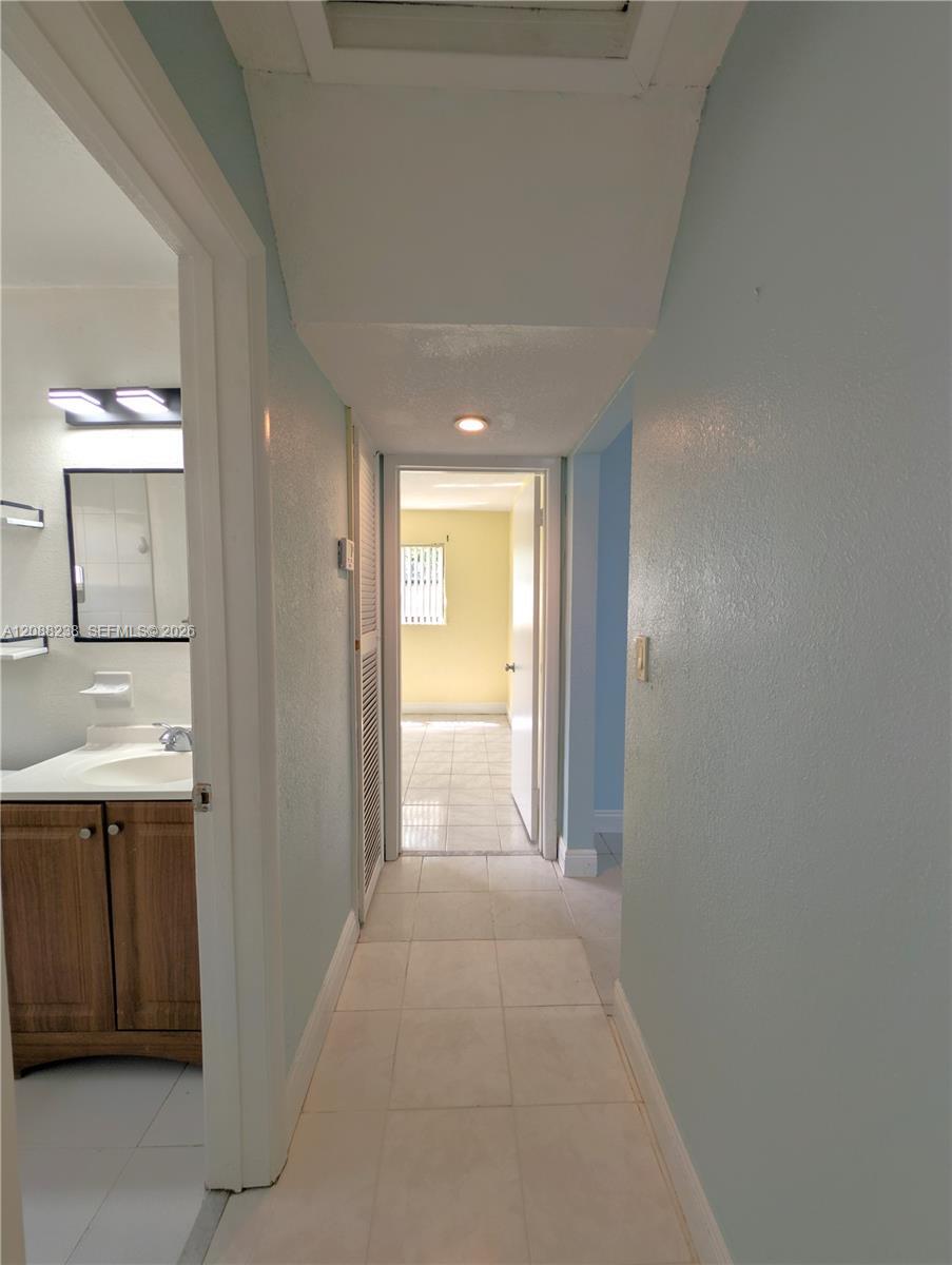 Building Photo - 2912 Sunshine Blvd