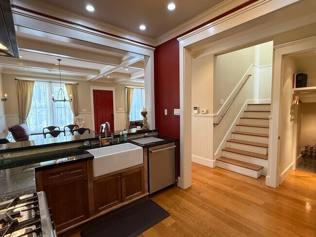 Building Photo - 1330 Sanchez St