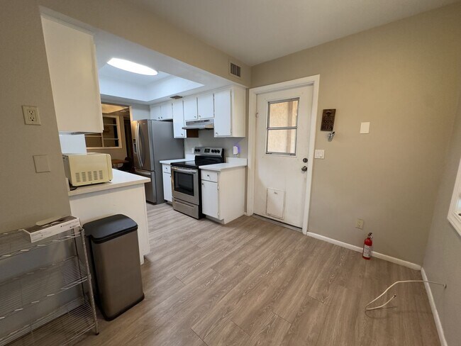 Building Photo - For Lease -Partially Furnished $2,599 or Unfurnished $2,300 2 Beds-2 Bath Painted Mountain Golf C...