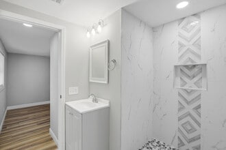 Building Photo - 937 La Marche Dr