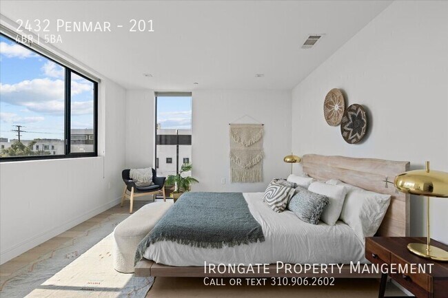 Building Photo - 2432 Penmar-201