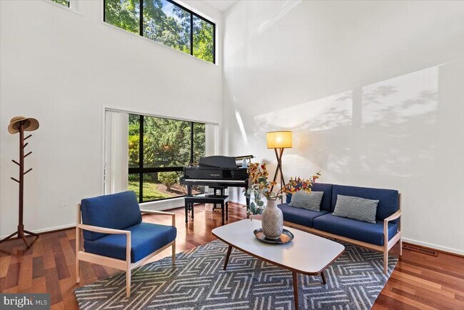 Building Photo - 9411 Fernwood Rd