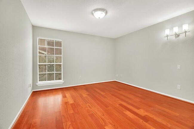Building Photo - 1880 White Oak Dr