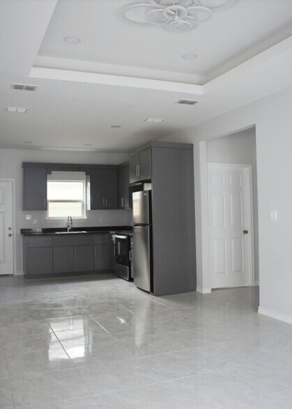 Building Photo - 3714 Bella Costa Dr
