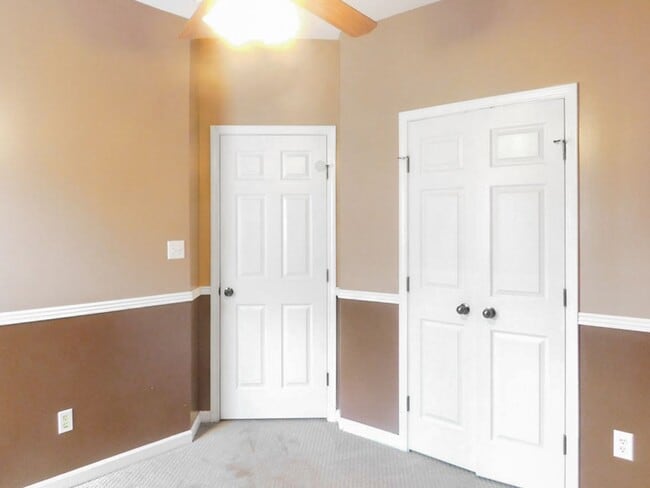 Building Photo - 308 Park Village Dr