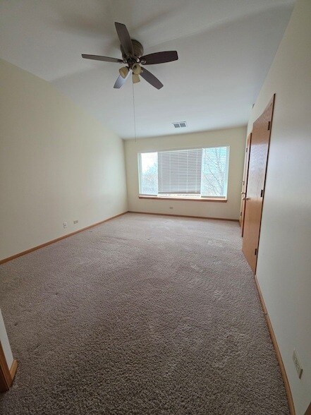 Building Photo - 10 Waverly Ct