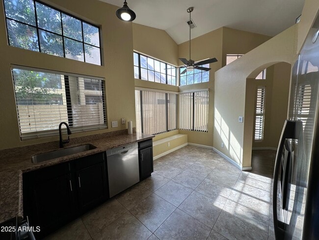 Building Photo - 8919 S Lori Ln
