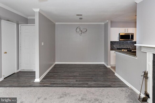 Building Photo - 10 Sumac Ct