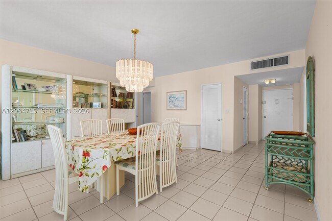 Building Photo - 5001 Collins Ave