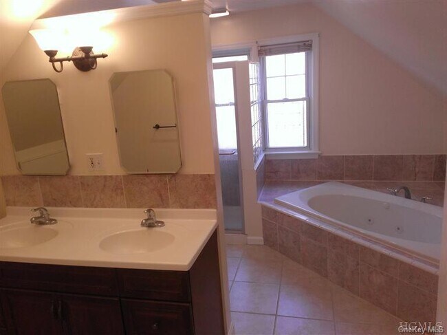 Building Photo - 263 N Regent St