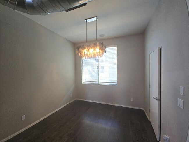 Building Photo - Beautiful Property with Contemporary Flair