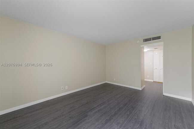 Building Photo - 20500 W Country Club Dr