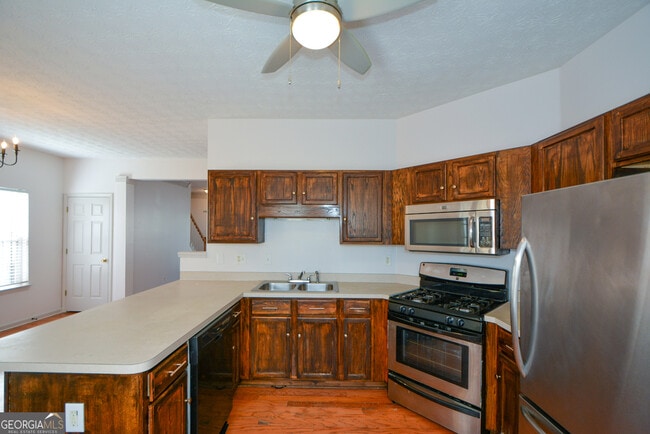 Building Photo - 5460 Hampton Ct