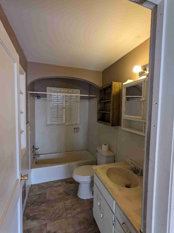 Building Photo - 256 Parkway Dr