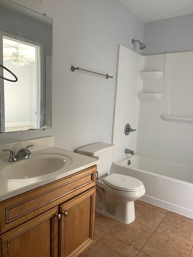 Building Photo - Condo Living Is The Life For You