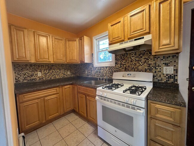 Building Photo - 135 Duer St