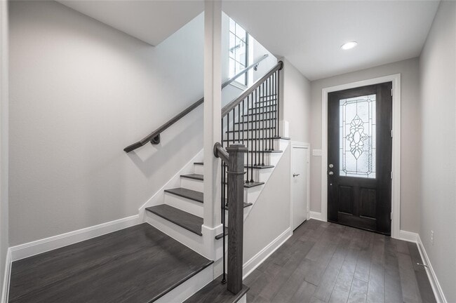 Building Photo - 3327 Beverly Frst Dr