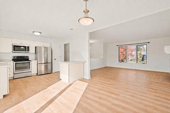 Building Photo - 3607 Madera Dr