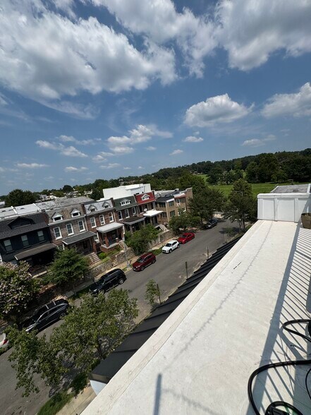 Building Photo - 614 Otis Pl NW