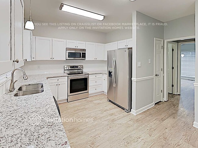 Building Photo - 3620 Broken Arrow Dr