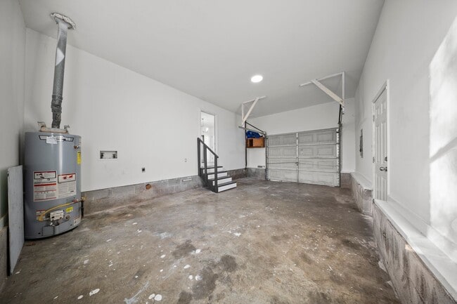 Building Photo - 3 Bedroom 2 Full Bath Home For Rent near Post!