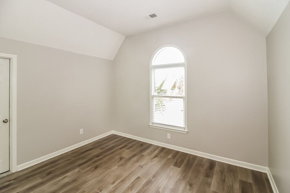 Building Photo - 10221 Green Moss Dr N