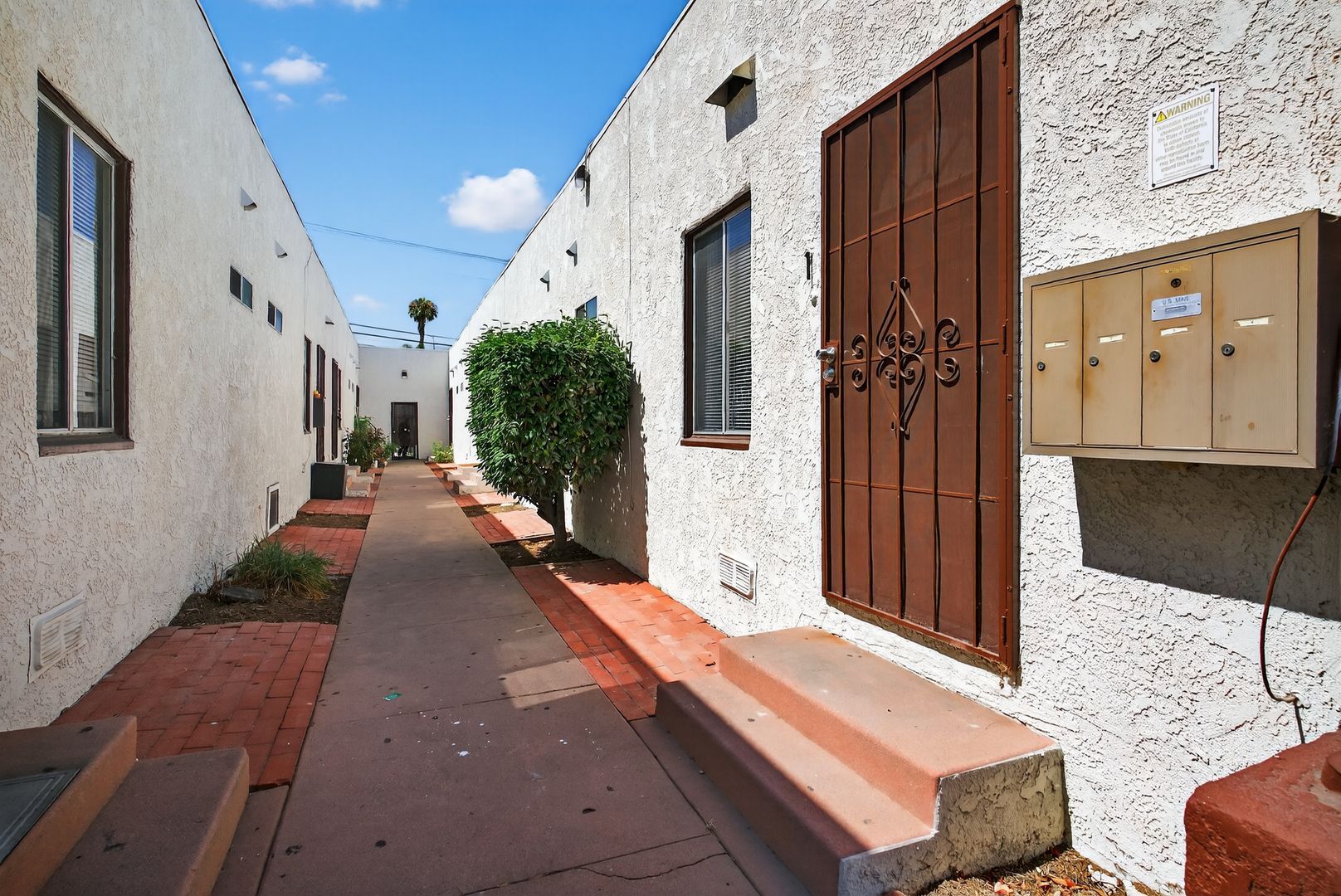 Building Photo - 2652 E 15th St