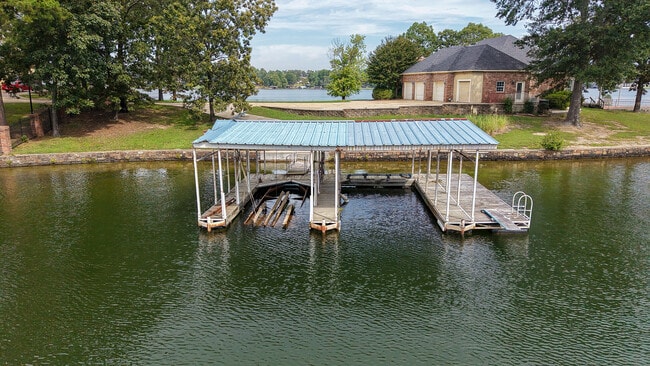 Building Photo - 108 Blue Heron Point