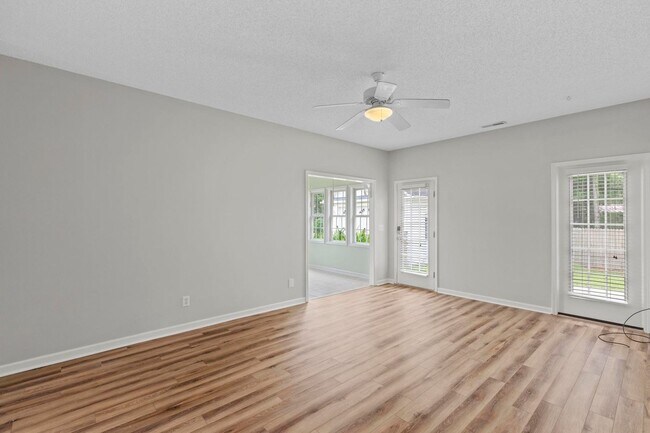 Building Photo - 506 Cedar Ave