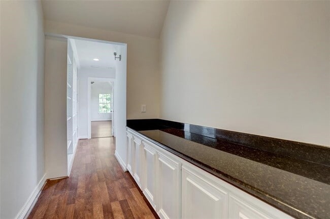 Building Photo - 5519 Bridlewood Dr