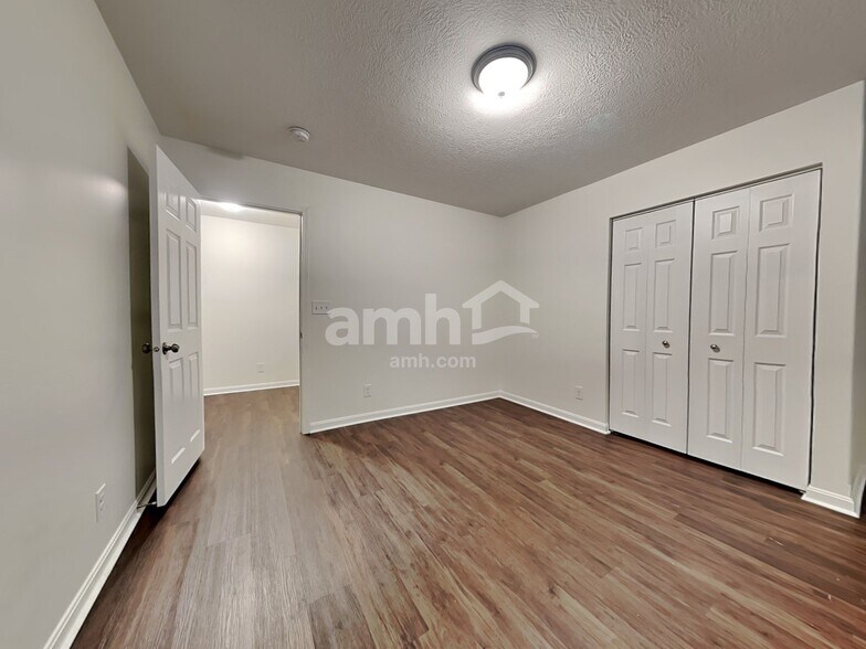 Building Photo - 735 Norbie Dr