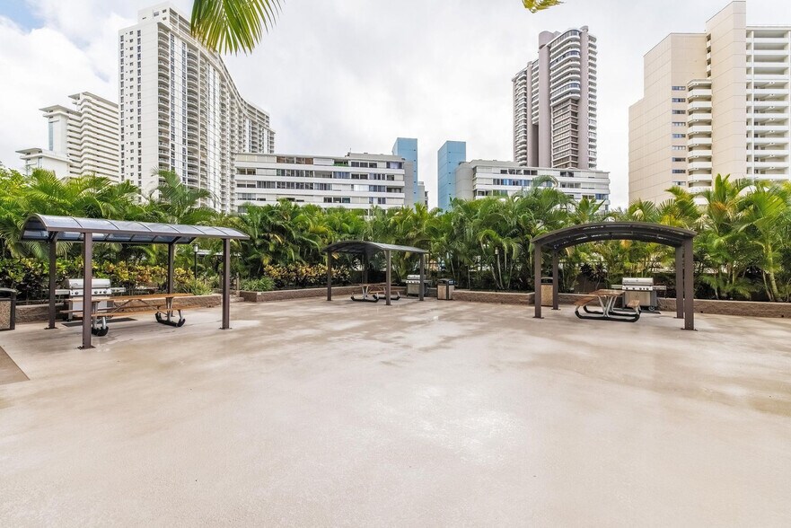 Building Photo - 411 Hobron Ln