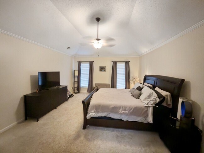 Building Photo - 743 Grovewood Dr