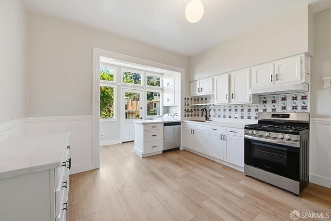 Building Photo - 1529 Hampshire St