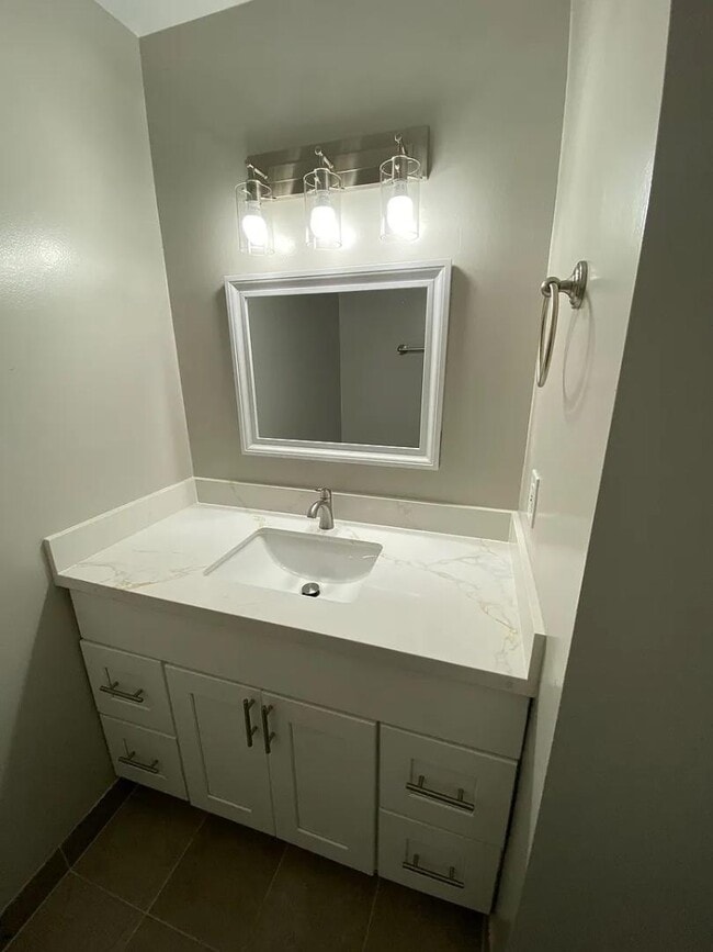 Building Photo - 1400 White Dr