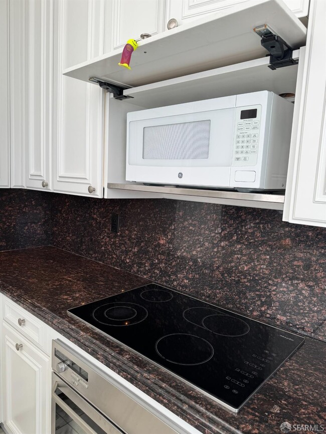 Building Photo - 300 3rd St