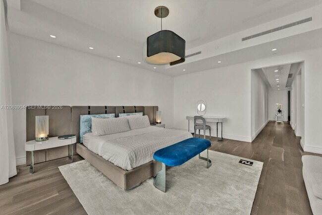 Building Photo - 17901 Collins Ave