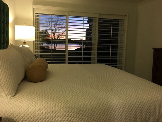 Building Photo - 2 Bedroom Condo in  Portside at Davidson Landing!