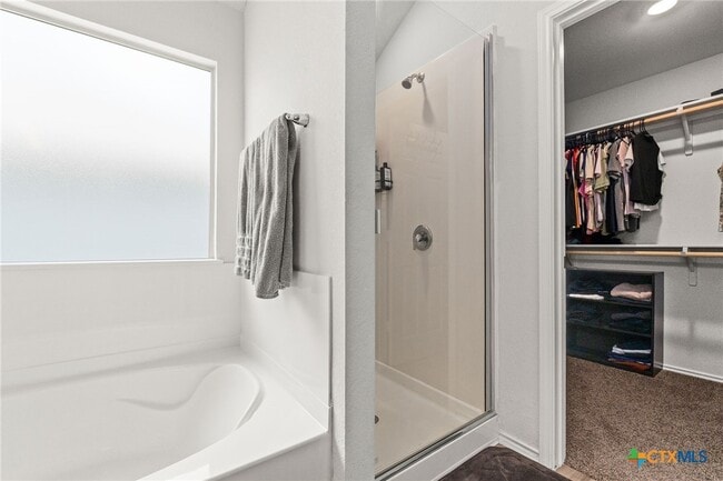 Building Photo - 2341 Aylesbury Dr