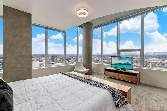 Building Photo - 1324 Champa St