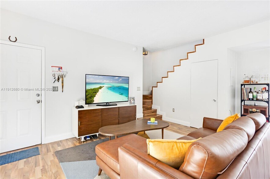 Primary Photo - 1611 SW 2nd Ct