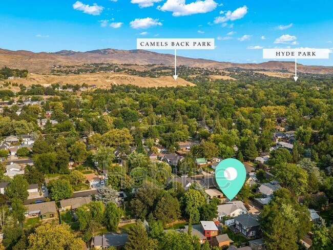 Building Photo - 2160 Dora Ln