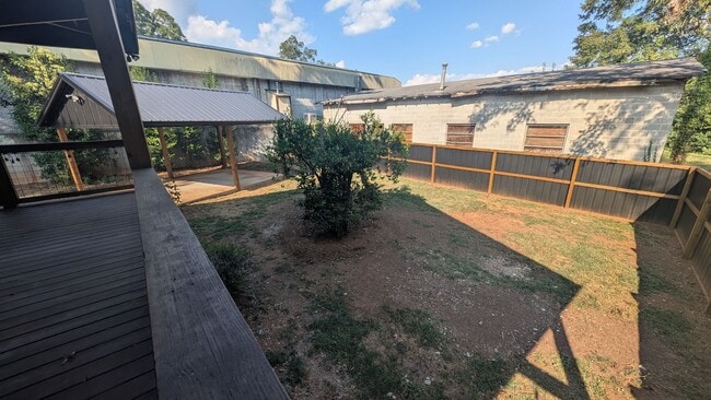 Building Photo - Completely remodeled Studio Home