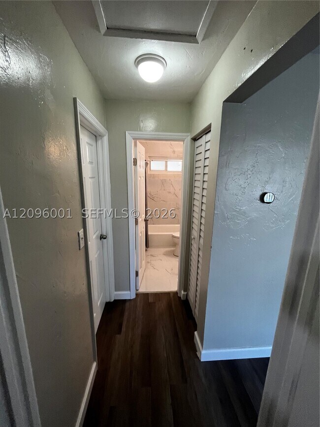 Building Photo - 816 Beech Rd