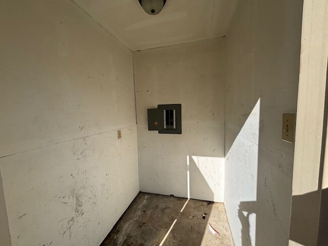 Building Photo - 6114 Parkforest Dr