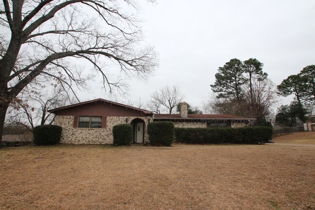 Primary Photo - Spacious 3-Bedroom Home in South Tyler – A...