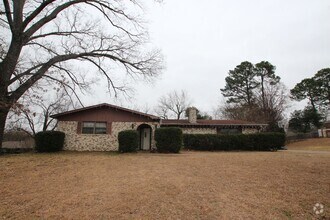 Building Photo - Spacious 3-Bedroom Home in South Tyler – A...