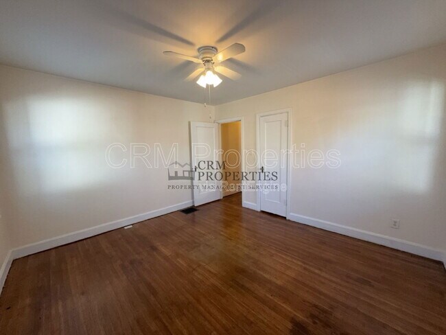 Building Photo - 933 N Linwood Ave